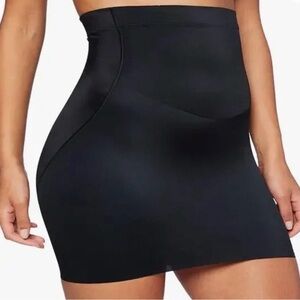 NEW! Women’s SPANX Black Shapewear Smoothing Half Slip